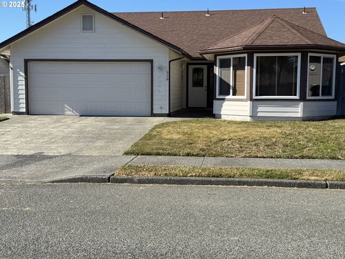 570 Velopa Ct, Brookings, OR, 97415-9047 | Card Image