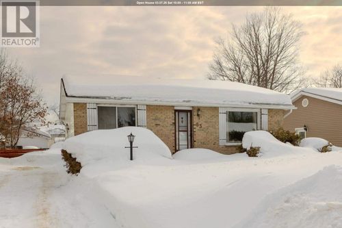 63 Dauphin Dr, Sault Ste Marie, ON, P6A5E9 | Card Image