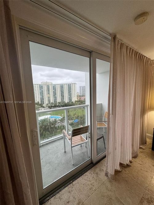 831-19201 Collins Ave, Sunny Isles Beach, FL, 33160-2202 | Card Image
