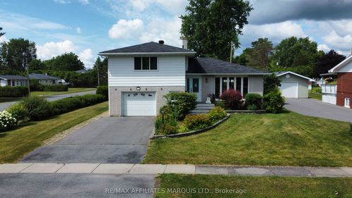 11 Ault Dr, South Stormont, ON, K0C1M0 | Card Image