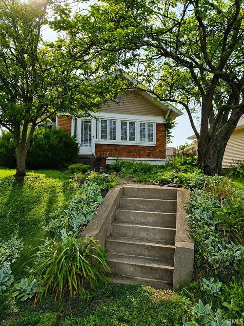 3915 Washington Ave, Bedford, IN, 47421-5637 | Card Image