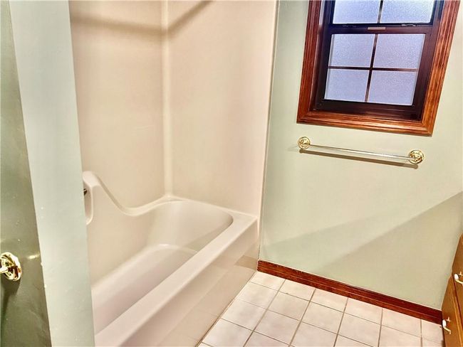 Bath shared with bedrooms on either side | Image 35