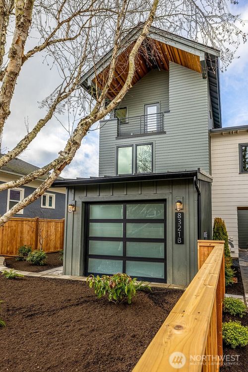 b-8321 25th Ave Nw, Seattle, WA, 98117-4444 | Card Image