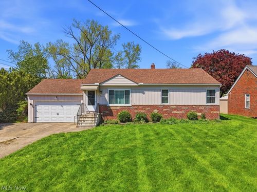 125 Meadowlane Rd, Seven Hills, OH, 44131-6120 | Card Image