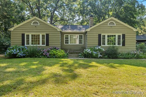 18086 N Fruitport Rd, Spring Lake, MI, 49456-1572 | Card Image