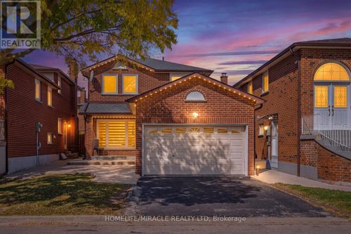 8 Loire Court, Toronto (West Humber-Clairville), ON, M9V4Z7 | Card Image