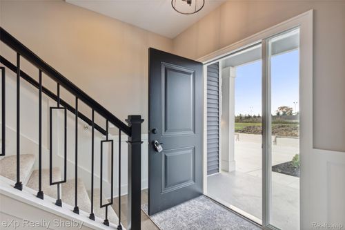 52233 Wellington Valley Dr, Macomb, MI, 48042-1326 | Card Image