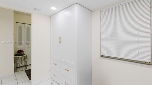 204-424 Se 10th St, Dania Beach, FL, 33004-4551 | Card Image