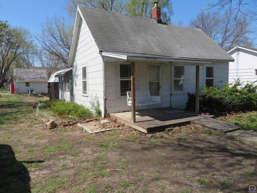 210 Walnut St, Valley Falls, KS, 66088-1228 | Card Image