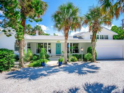 426 N Casey Key Road, House other with 3 bedrooms, 2 bathrooms and null parking in Osprey FL | Image 2