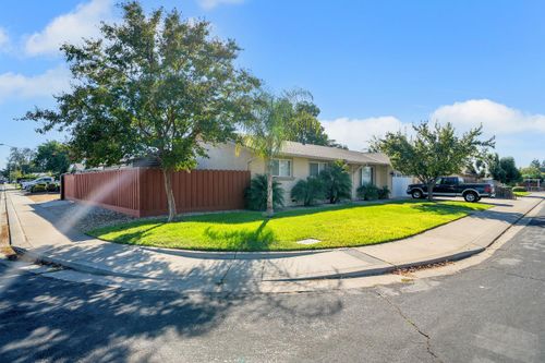 594 Parkwood Dr, Manteca, CA, 95336-2865 | Card Image