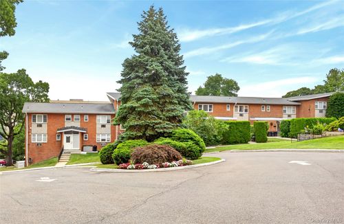 d9-671 Pelham Rd, New Rochelle, NY, 10805-1170 | Card Image