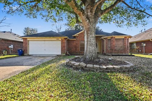 2914 Overland Trl, Dickinson, TX, 77539-6052 | Card Image