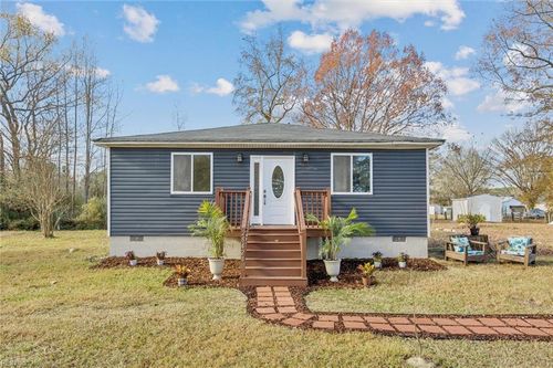 28428 Westbrook St, Newsoms, VA, 23874-3017 | Card Image