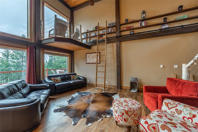 South side living area | Image 45