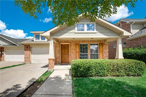 952 Bentwood Trl, Grand Prairie, TX, 75052-4705 | Card Image