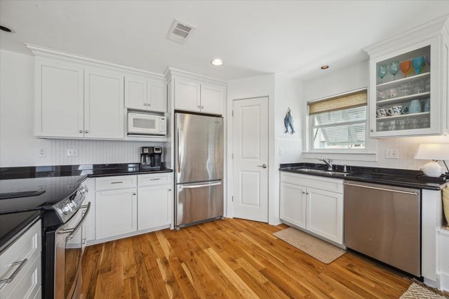 1226 Oahu Dr, House other with 4 bedrooms, 3 bathrooms and 1 parking in Tiki Island TX | Image 9