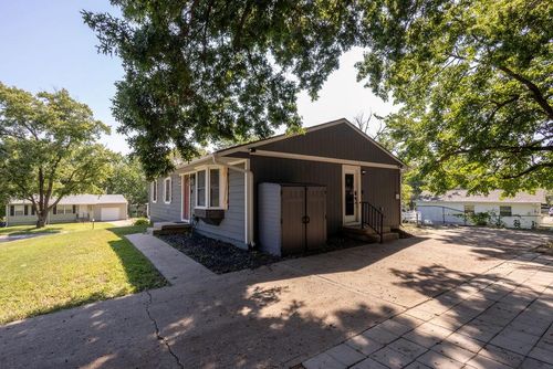 8347 Elizabeth Ave, Kansas City, KS, 66112-1934 | Card Image
