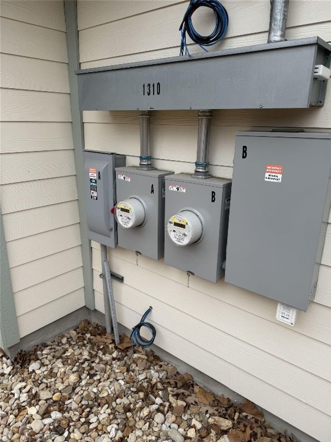 Exterior view of electric meters on Unit B | Image 8