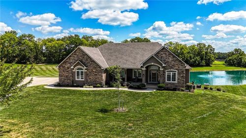 33412 Pinehurst Ln, Grain Valley, MO, 64029-8201 | Card Image