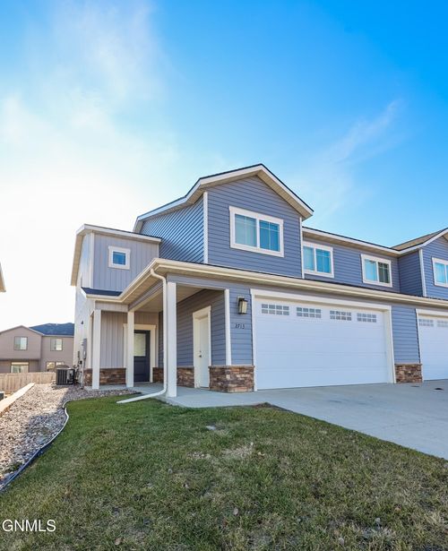 2713 30th Street W, Williston, ND, 58801 | Card Image