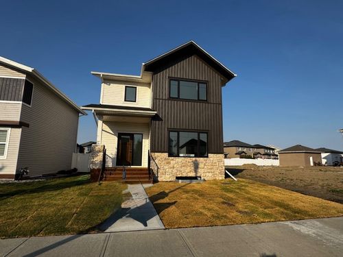 36 Memorial Parkway, Rural Red Deer County, AB, T4E3B7 | Card Image