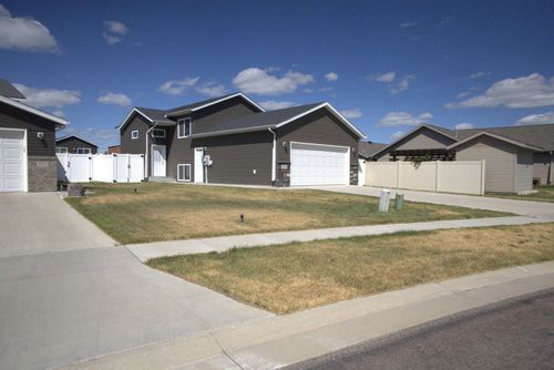 3316 Maple Leaf Loop S, Fargo, ND, 58104-7851 | Card Image