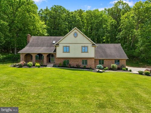 2855 Springwood Rd, YORK, PA, 17402 | Card Image