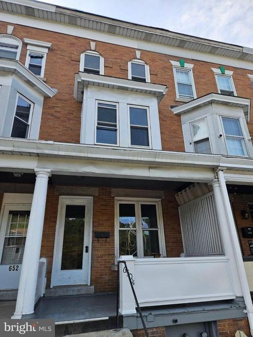 650 1/2 E Broad St, TAMAQUA, PA, 18252-2207 | Card Image