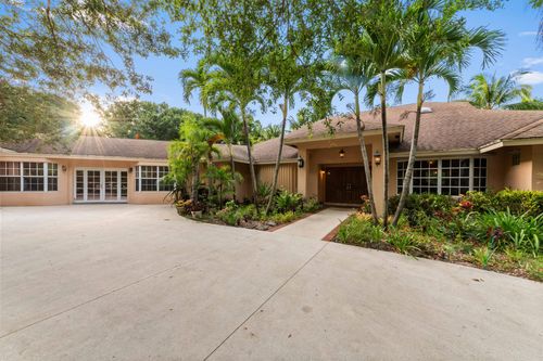 6935 Pioneer Rd, West Palm Beach, FL, 33413-2327 | Card Image