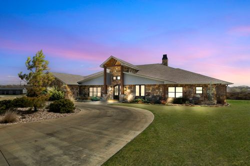 840 N Ash St, Muenster, TX, 76252-2250 | Card Image