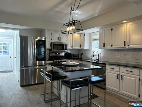 80 Prospect St, Midland Park, NJ, 07432-1683 | Card Image