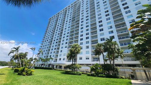 1725-500 Bayview Dr, Sunny Isles Beach, FL, 33160-4779 | Card Image