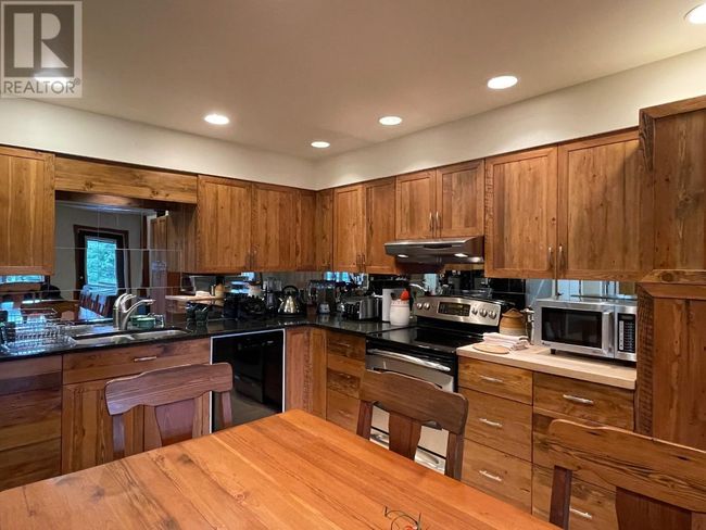 1910 Hulme Creek Rd, House other with 3 bedrooms, 2 bathrooms and 1 parking in Kootenay Boundary BC | Image 10