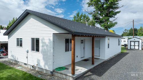 1017 Colorado St, Gooding, ID, 83330-1732 | Card Image