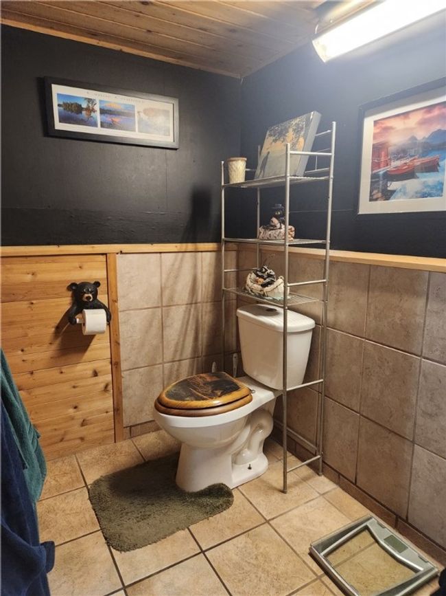 211 Fayette St, House other with 3 bedrooms, 1 bathrooms and 4 parking in Donegal PA | Image 11