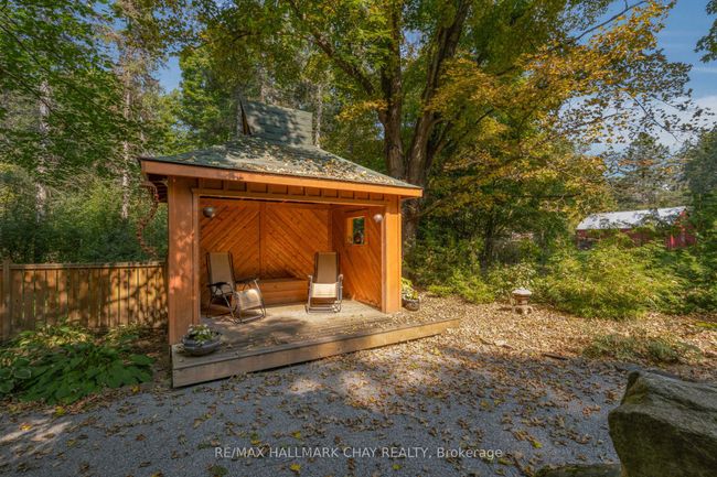 4950 Penetanguishene Rd, House other with 4 bedrooms, 3 bathrooms and 10 parking in Hillsdale ON | Image 42
