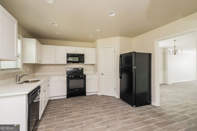 304 Hawken Trl, House other with 3 bedrooms, 3 bathrooms and null parking in Mcdonough GA | Image 8