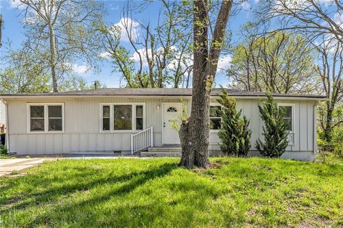 9815 James A Reed Rd, Kansas City, MO, 64134-1655 | Card Image