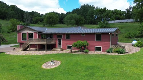 580 Skunk Hollow Rd, La Crescent, MN, 55947-9758 | Card Image