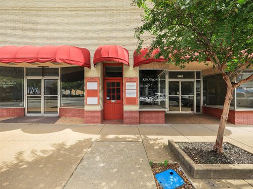111-109-111 N Travis St, Sherman, TX, 75090-5920 | Card Image