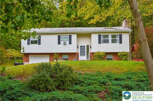 271 N Shore Dr, Albrightsville, PA, 18210-7774 | Card Image