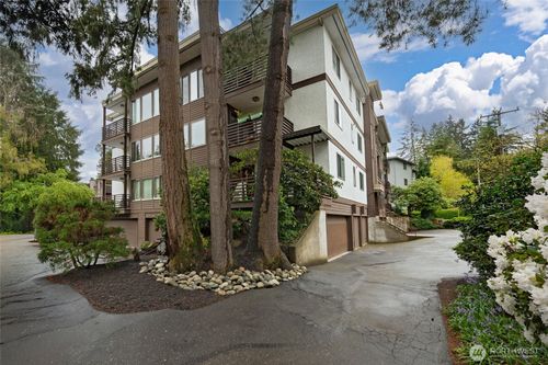 202-3505 W Government Way, Seattle, WA, 98199 | Card Image