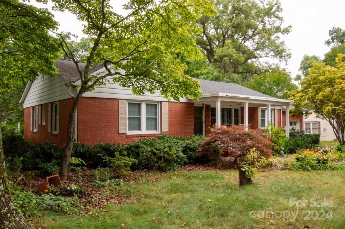 Main Ave, Newton, NC 28658