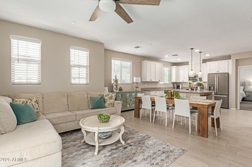 1713 E Bridgeport Pkwy, Gilbert, AZ, 85295-6020 | Card Image