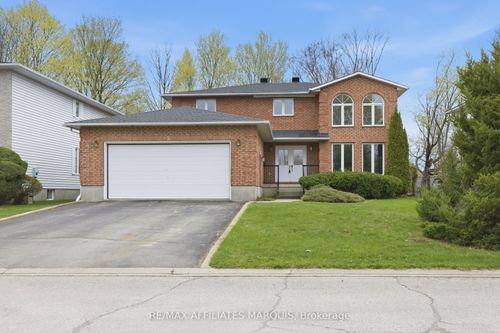 15 Davis Dr, Smiths Falls, ON, K7A5G7 | Card Image