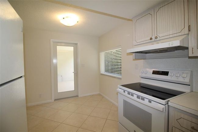 APT-3 - 450 Sw 9 Th St, Home with 2 bedrooms, 2 bathrooms and null parking in Boca Raton FL | Image 5