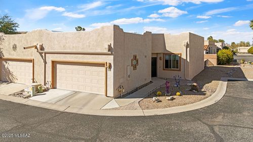 518 W Parkwood Ct, Green Valley, AZ, 85614-3519 | Card Image