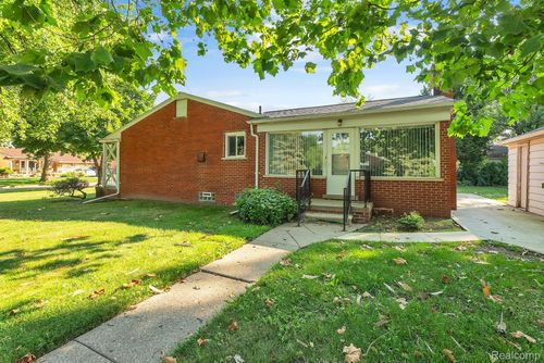 20195 River Oaks Dr, Dearborn Heights, MI, 48127-2709 | Card Image