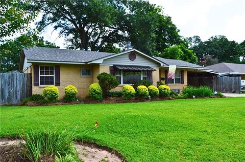 1507 Plantation Dr, Alexandria, LA, 71301-3223 | Card Image